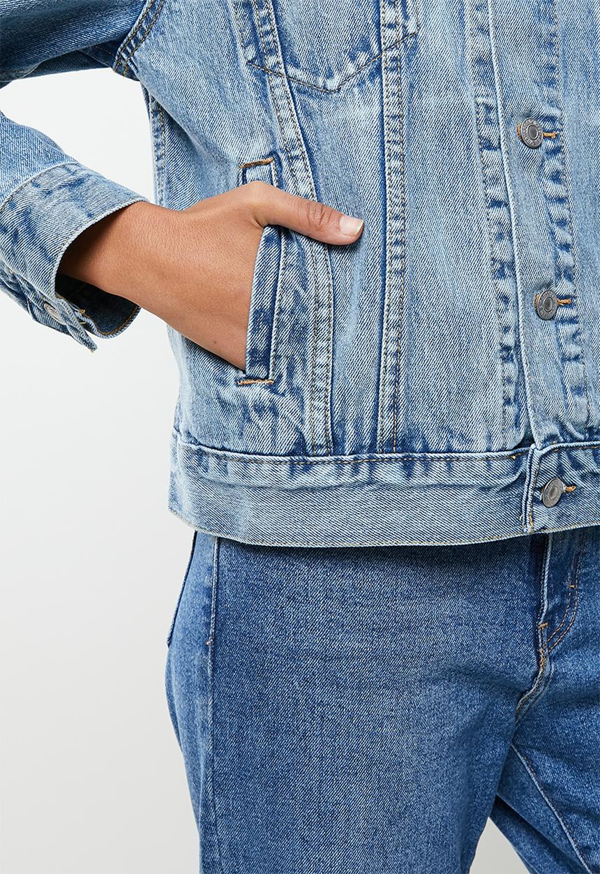 Levi’s® - Ex-boyfriend trucker - concrete indigo