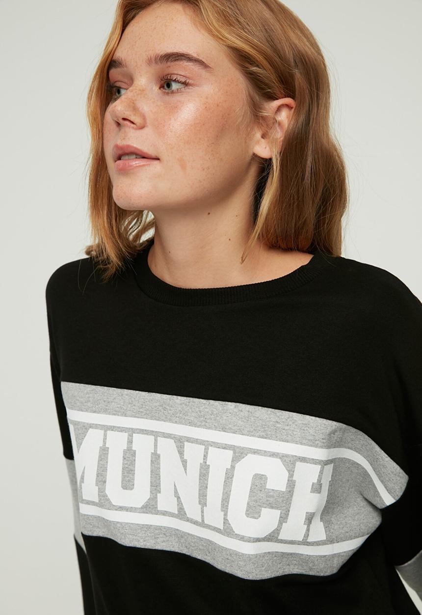 Trendyol - Printed basic slim knitted sweatshirt - black