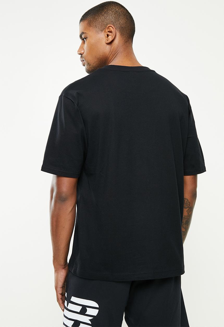 New Balance  - NB Athletics Amplified Logo Tee - Black