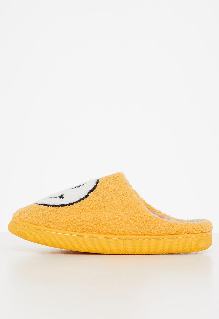 dailyfriday - Smiley slippers - yellow & white