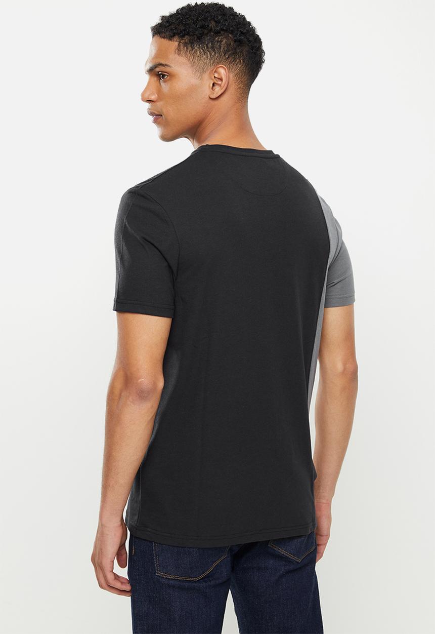 Lyle & Scott - Colour block Pocket Tee - True black