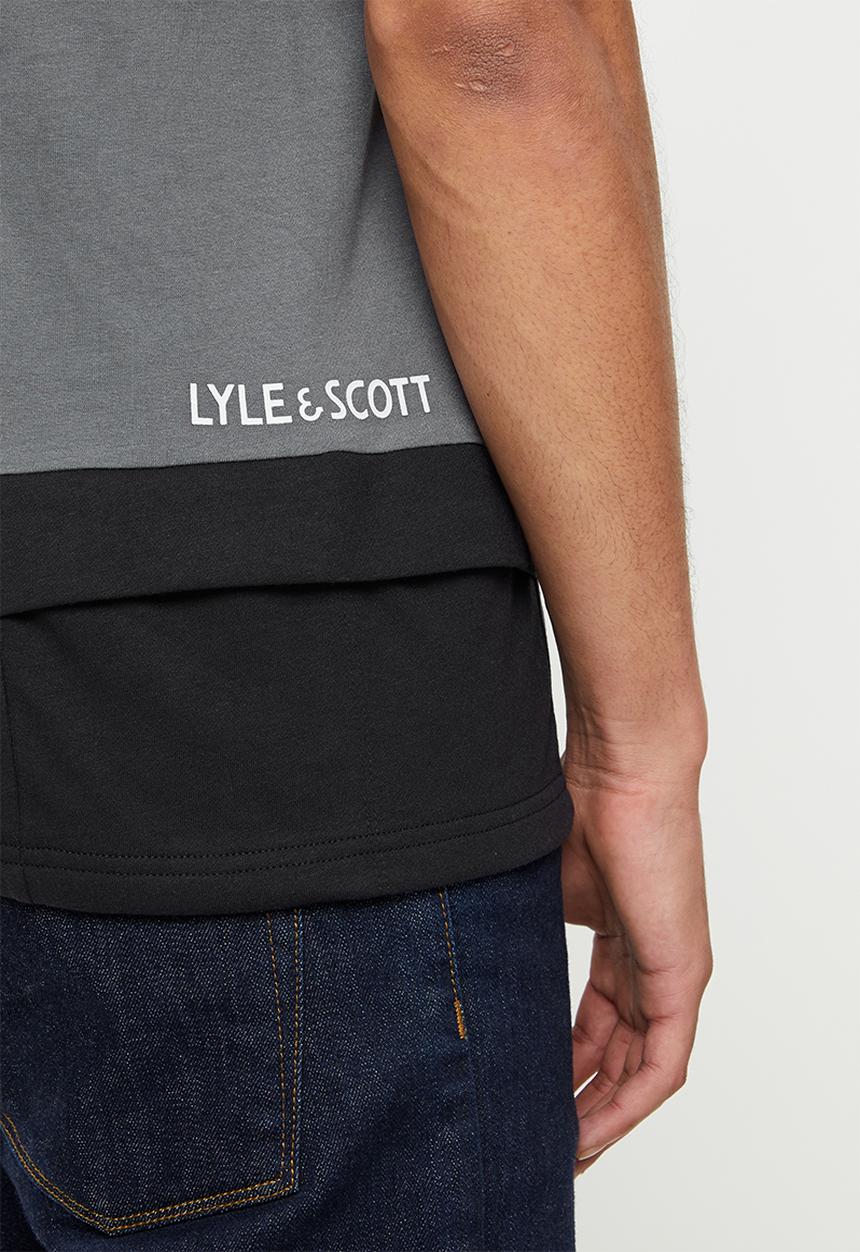 Lyle & Scott - Colour block Pocket Tee - True black