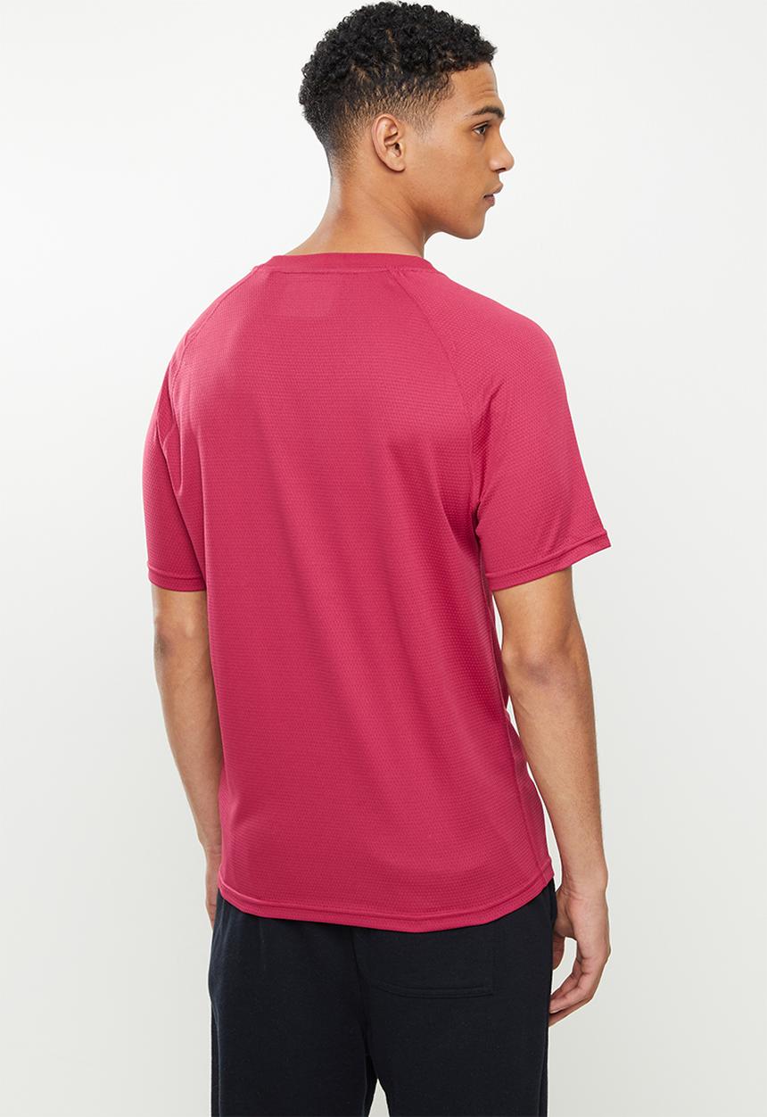 Lyle & Scott - Core Raglan Tee - Cranberry