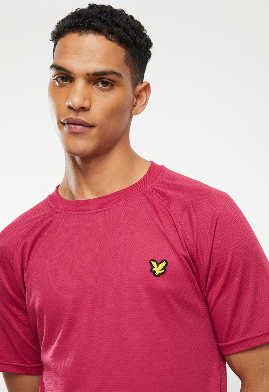 Lyle & Scott - Core Raglan Tee - Cranberry