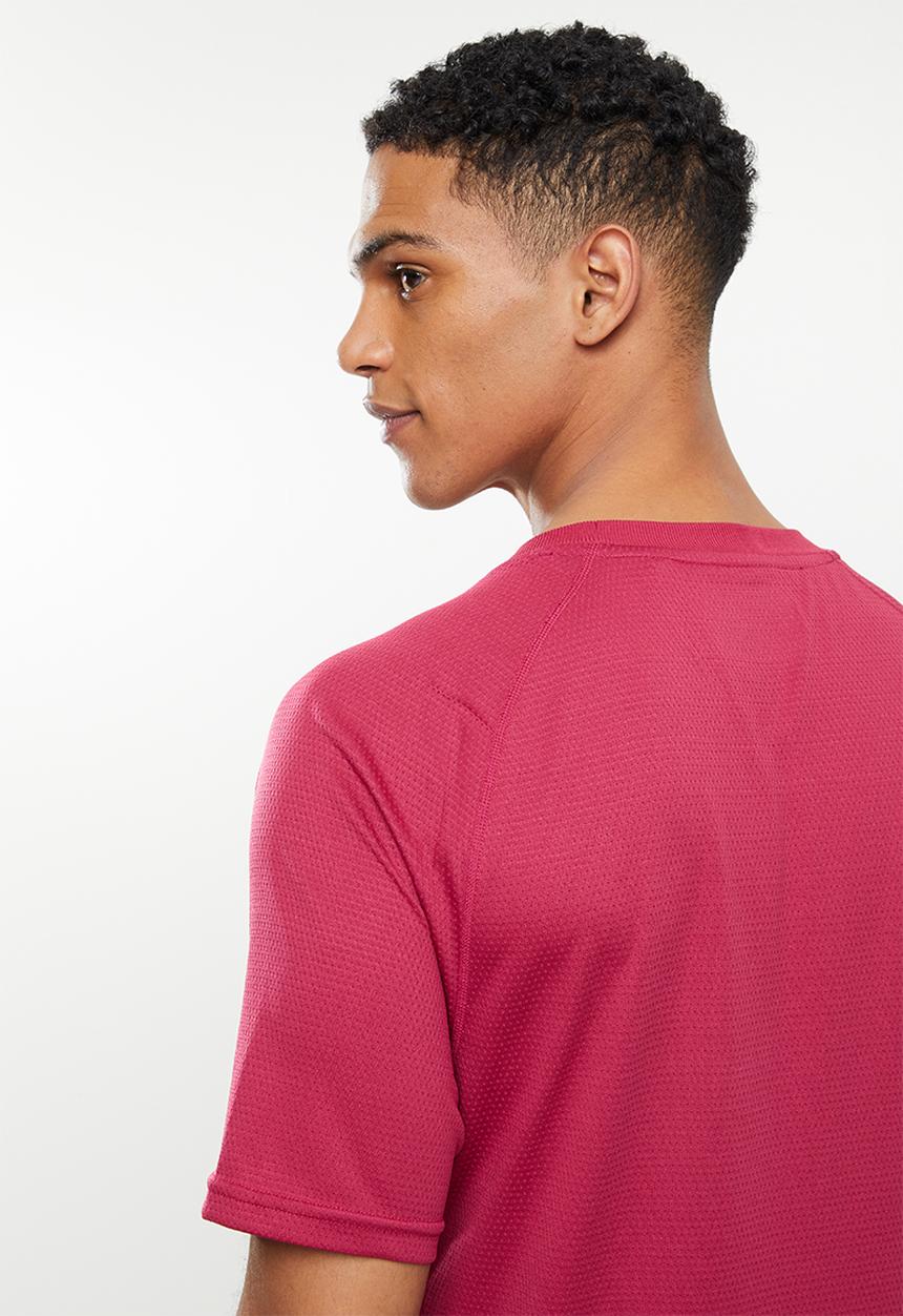 Lyle & Scott - Core Raglan Tee - Cranberry