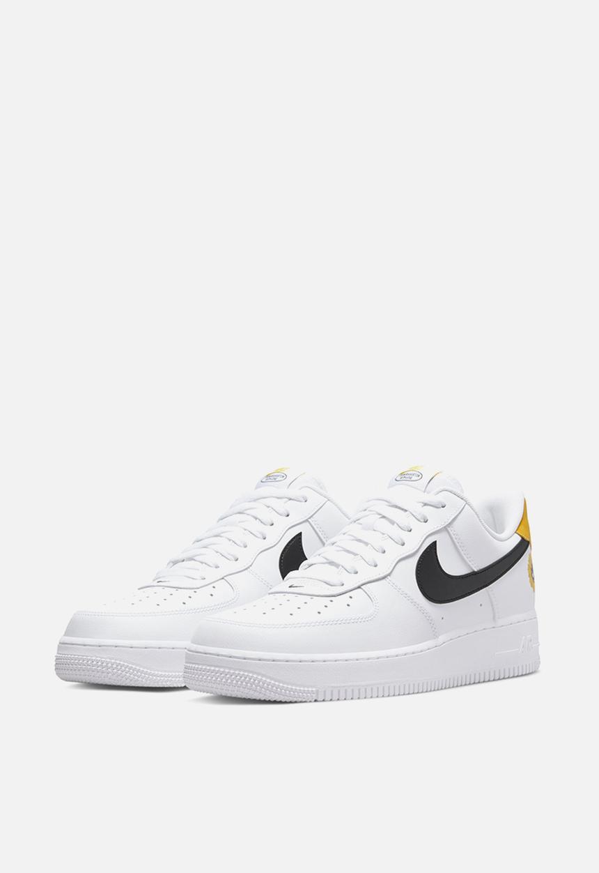Nike - Air Force 1 '07 LV8 2 - white/black-dark sulfur-opti yellow