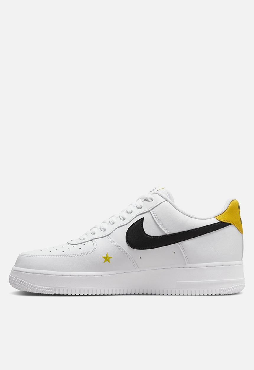 Nike - Air Force 1 '07 LV8 2 - white/black-dark sulfur-opti yellow