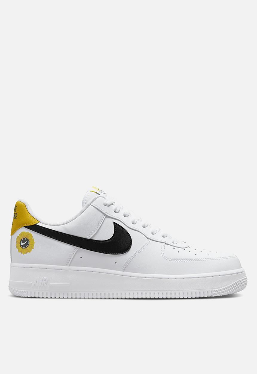Nike - Air Force 1 '07 LV8 2 - white/black-dark sulfur-opti yellow
