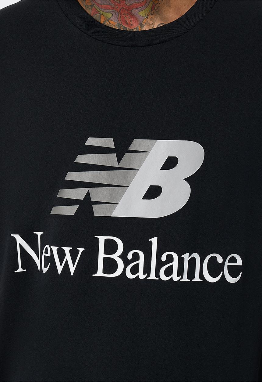 New Balance  - NB Essentials Celebrate Split Logo Tee - Black
