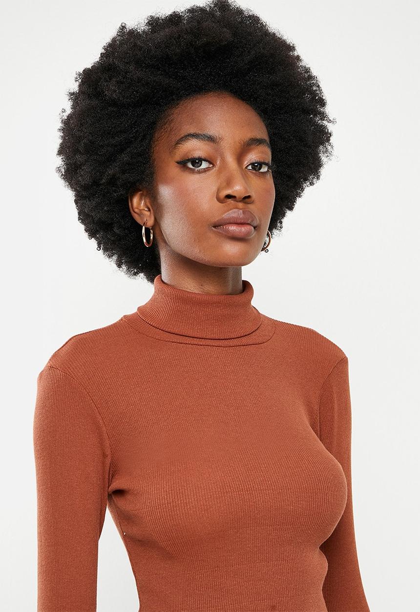 Trendyol - Ribbed turtleneck crop top - rust