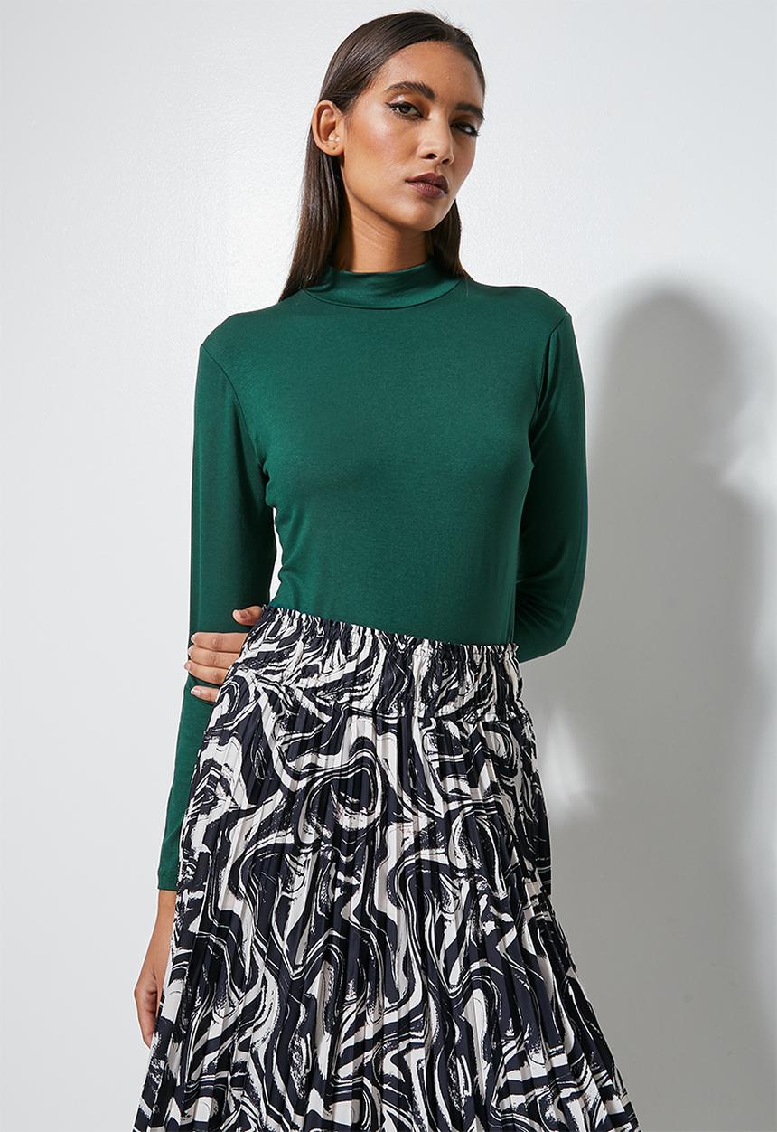 Superbalist - Viscose funnel neck top - forest green