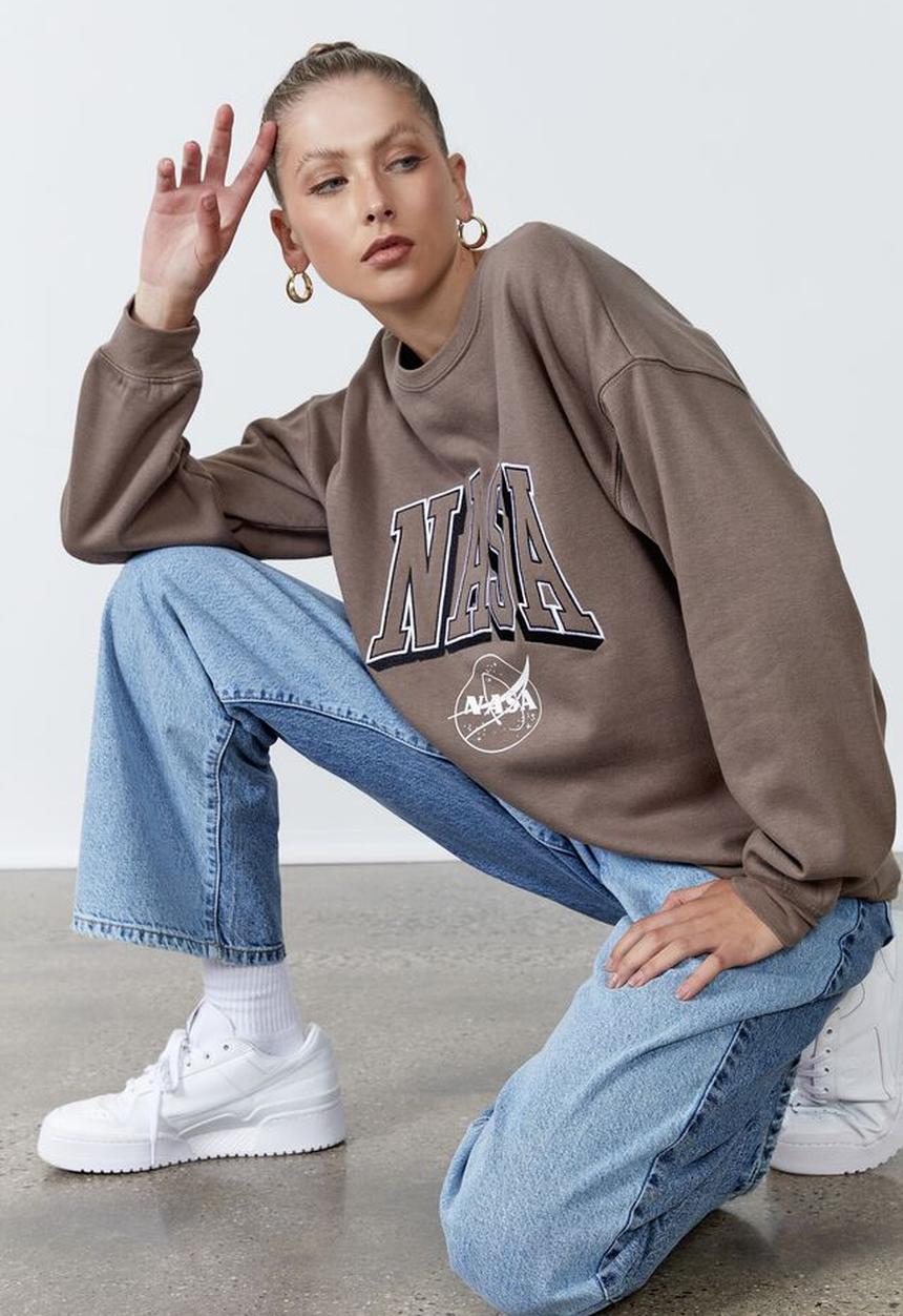 Factorie - Lcn nasa oversized graphic crew - lcn nas burnt iron/nasa
