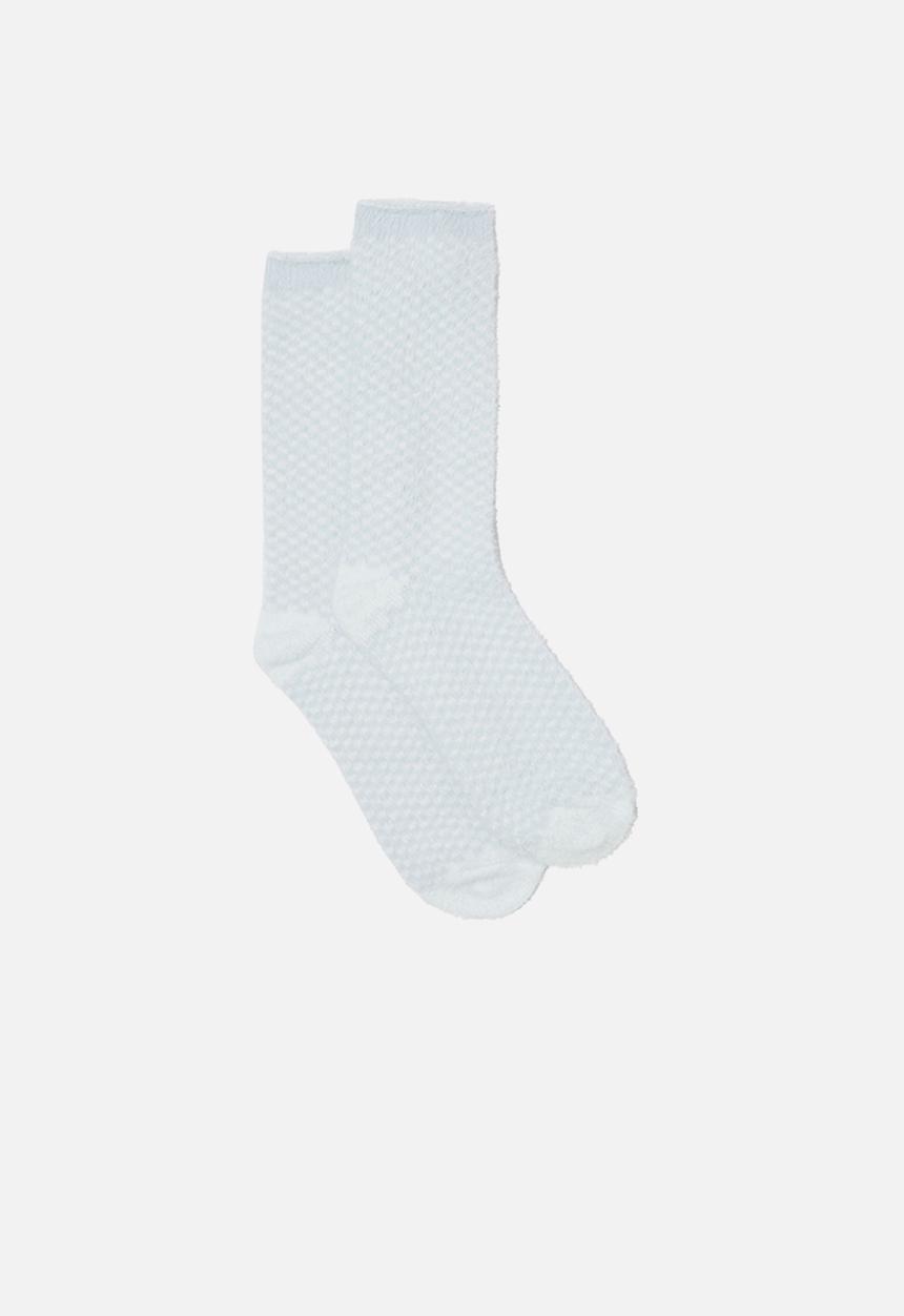 Cotton On - Fluffy sleep sock - light sky checkerboard