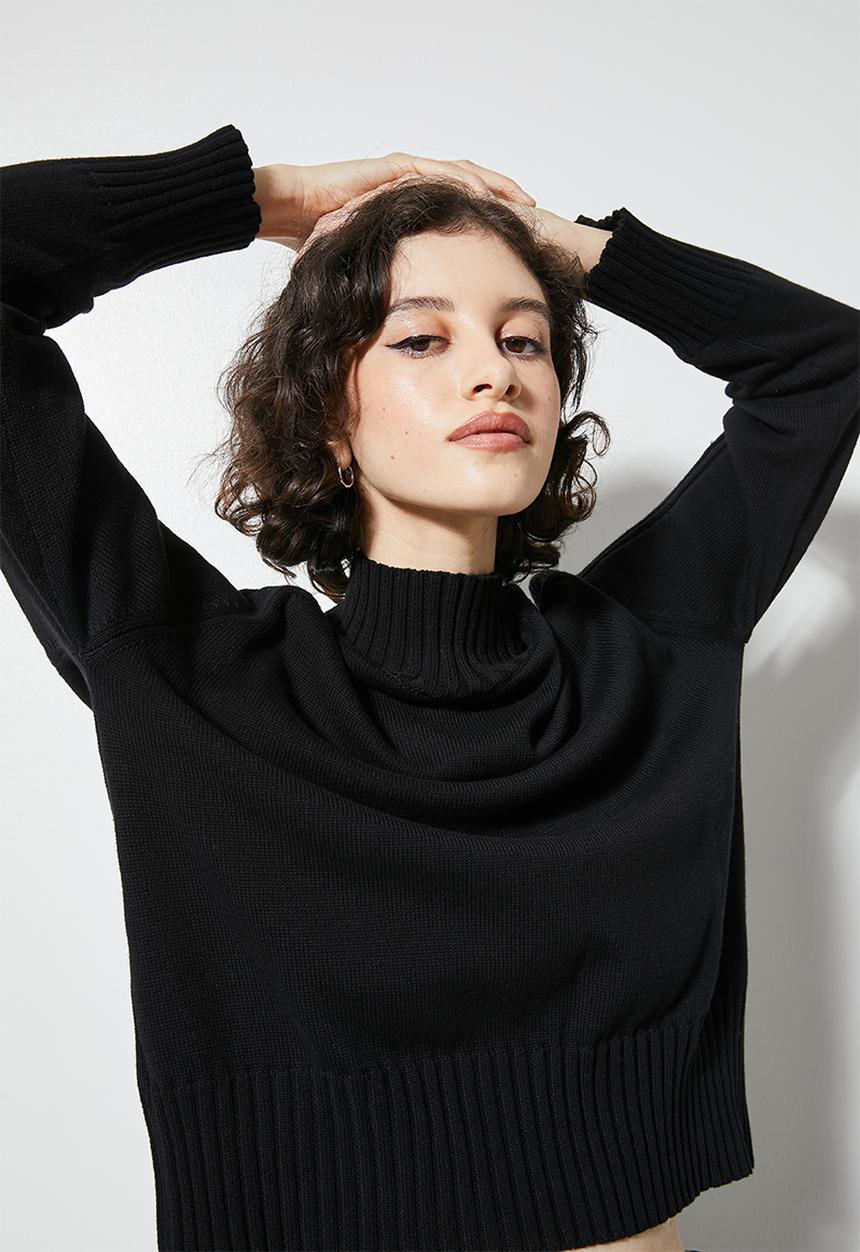 Superbalist - Organic cotton funnel neck - black