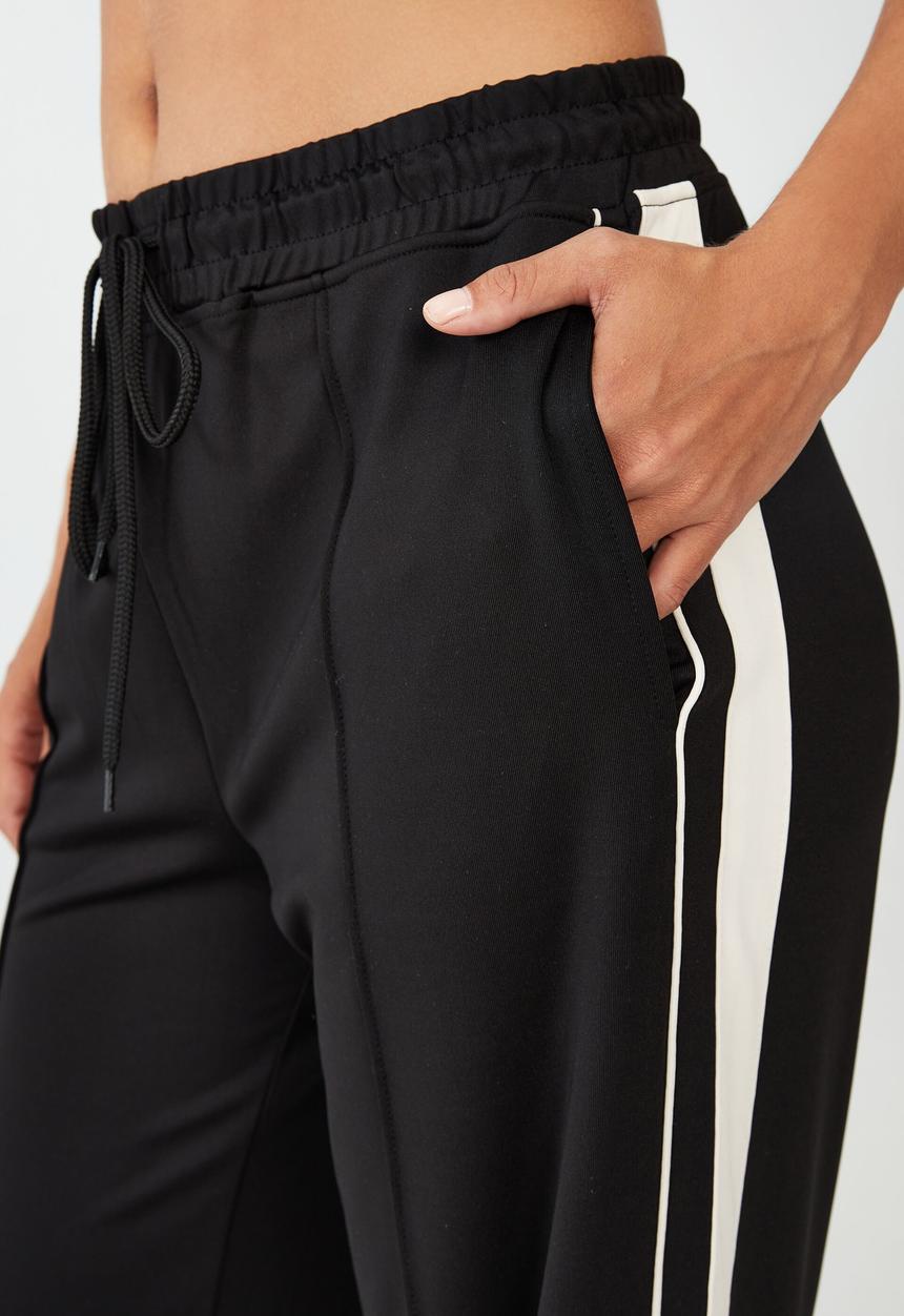 Cotton On - Wide leg stripe trackpant - black & eggshell