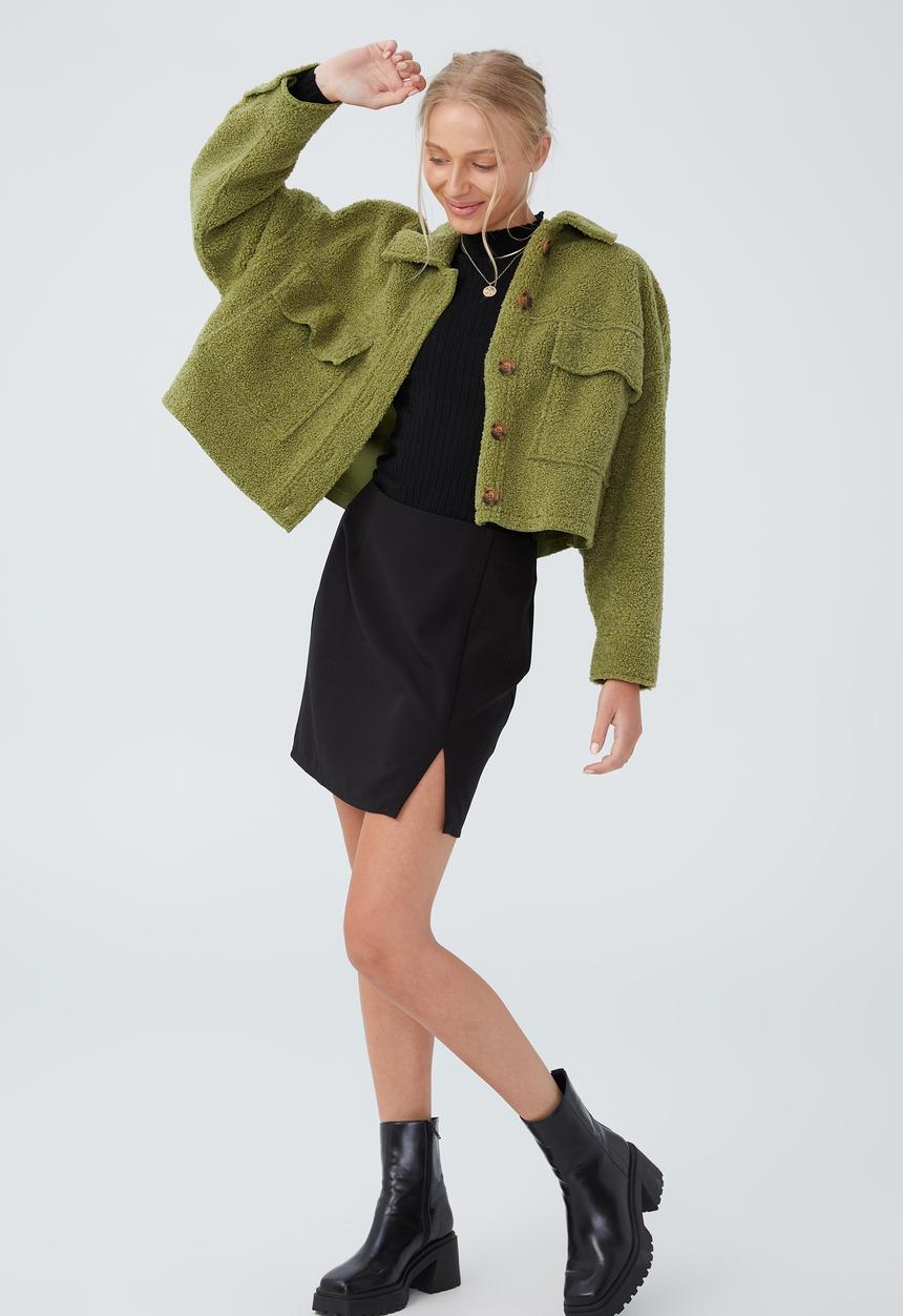 Cotton On - Teddy cropped oversized pocket trucker - utility green