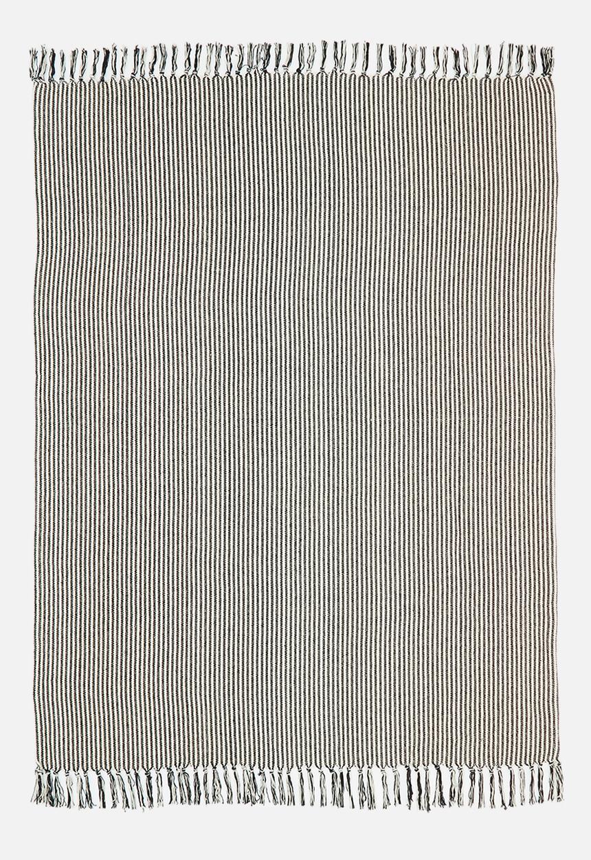 H&S - Cotton throw with fringe - black & neutral 