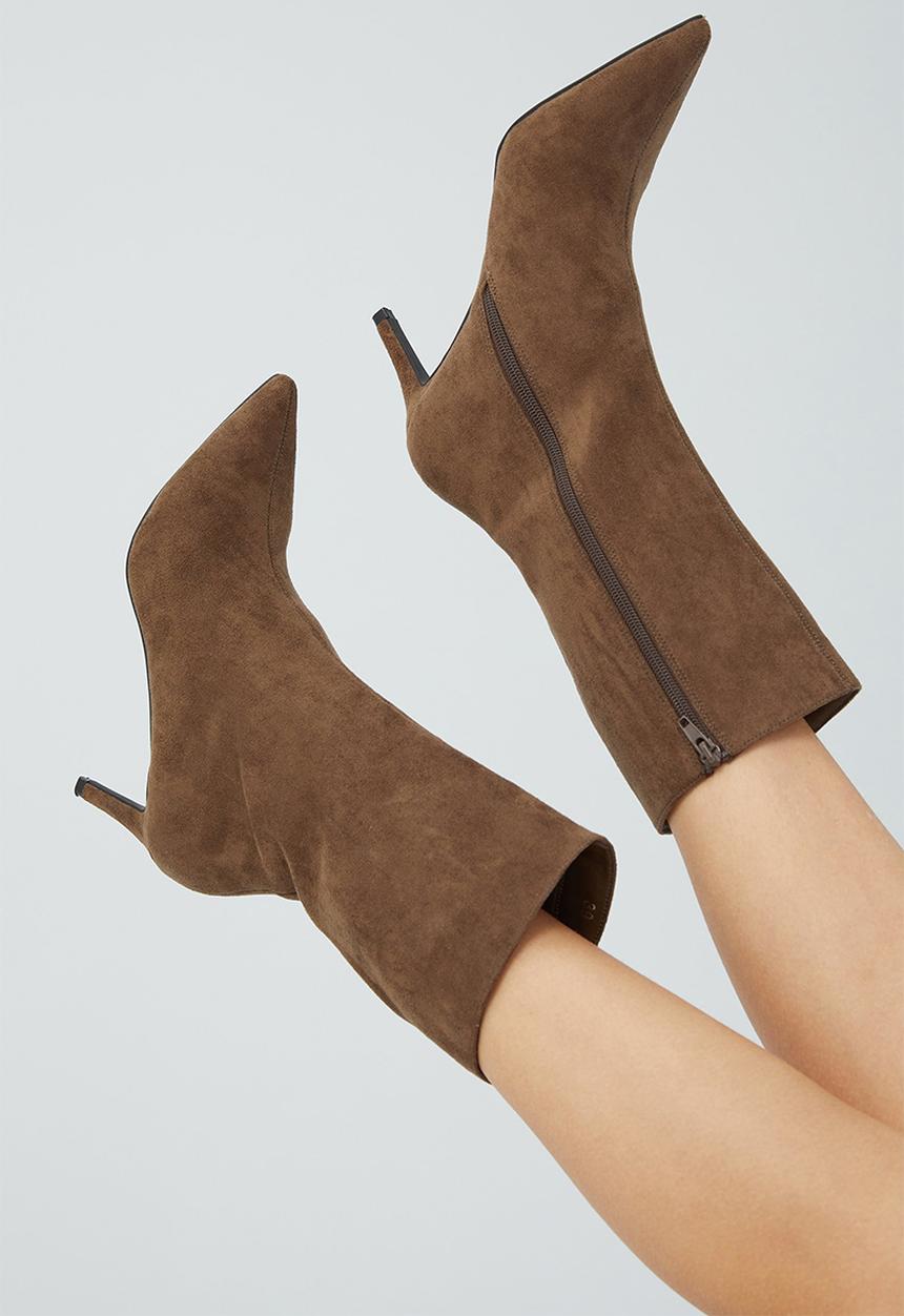 Cotton On - Sienna sleek point boot - choc 
