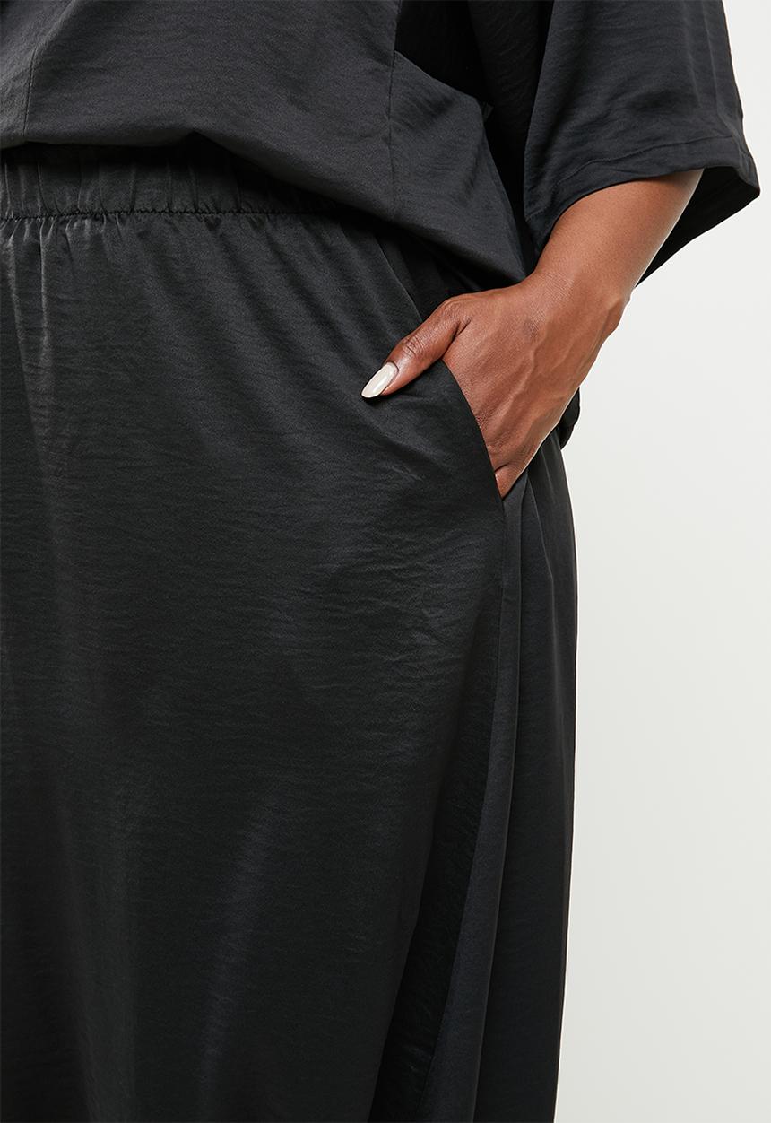 AMANDA LAIRD CHERRY - Plus mohlesi pants - black stretch satin