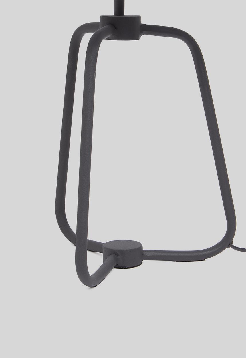 Sixth Floor - Logan table lamp - black & white