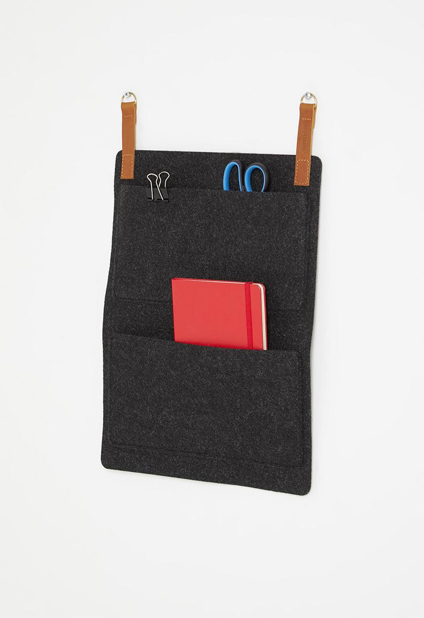 The Joinery - Hanging storage-black felt - natural leather