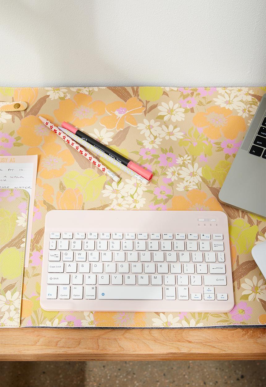 Typo - Wireless keyboard 10 inch - whisper pink