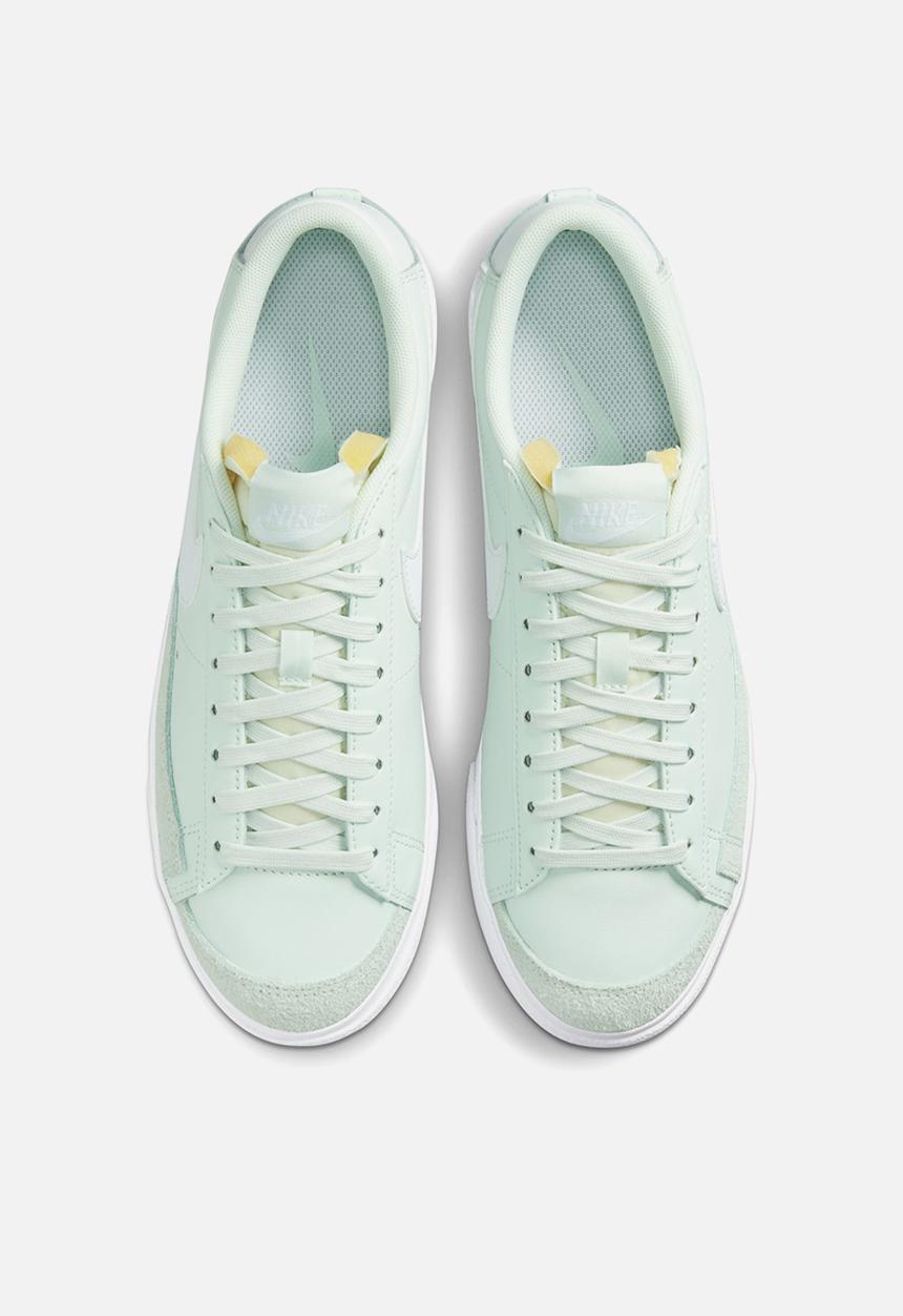 Nike - Blazer low platform - barely green/white/barely green