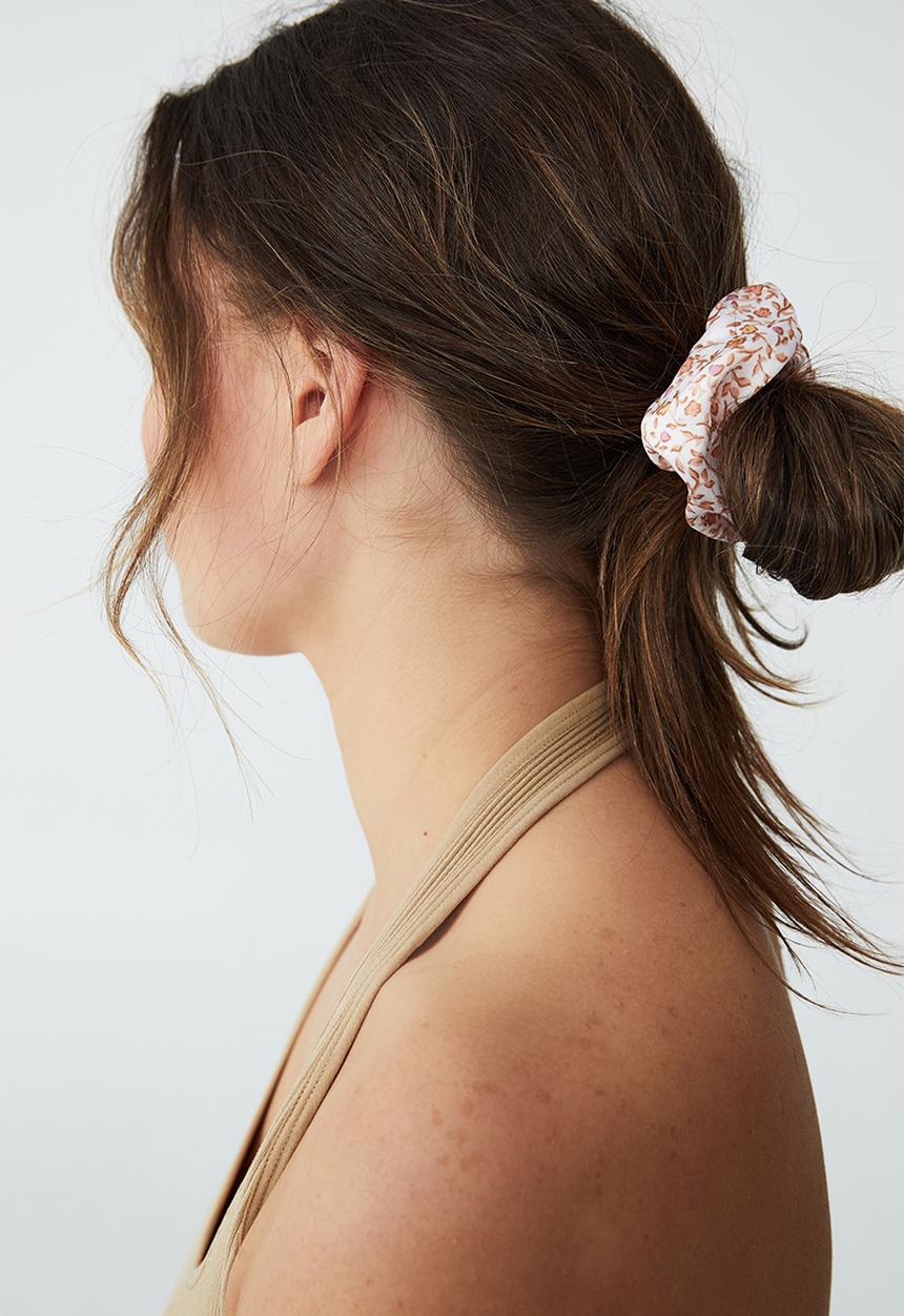 Rubi - Blair convertible scrunchie-ashlee ditsy floral white