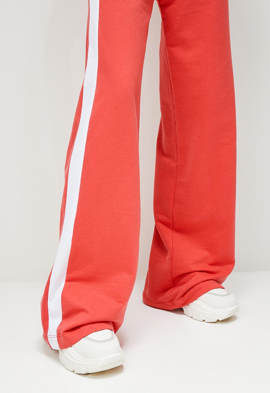 Blake - Wide leg jogger with side stripe - red