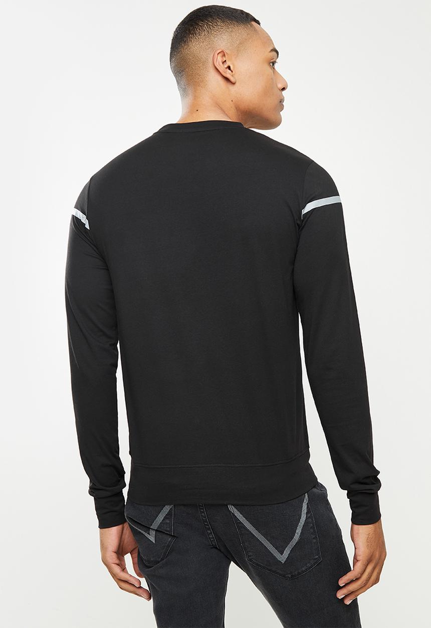 Valenta - Stretch long sleeve reverse v tee - black