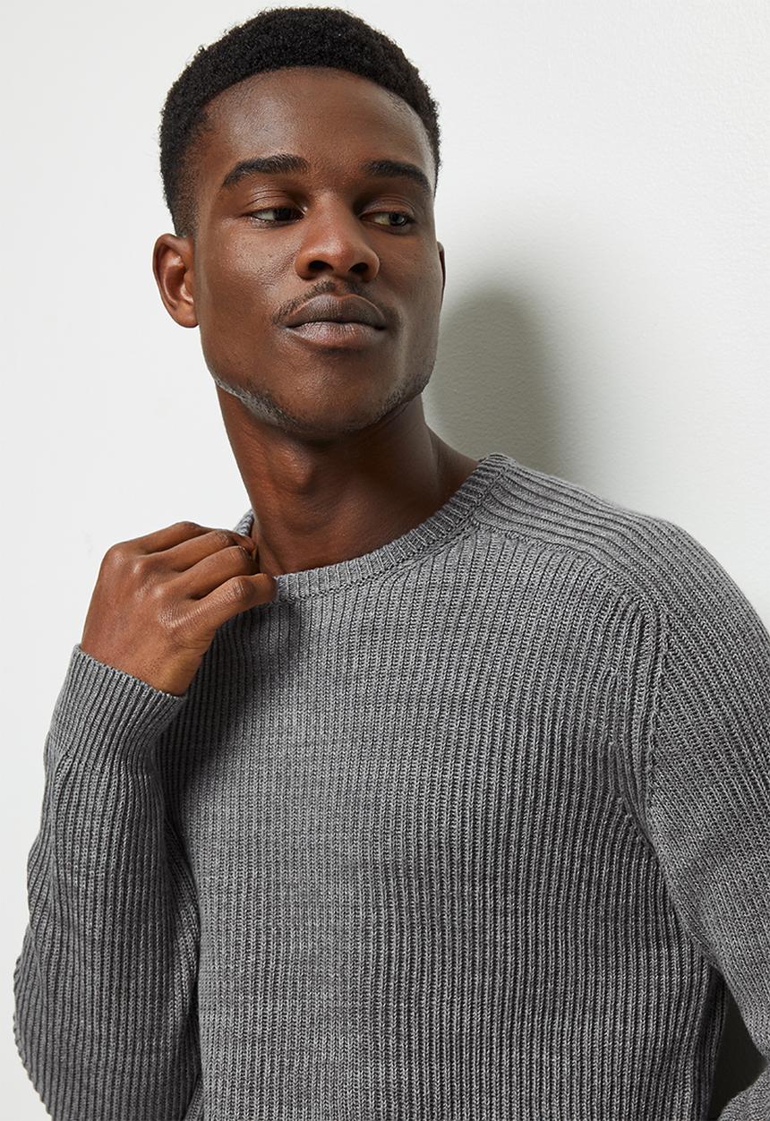 Lark & Crosse - Regular fit ribbed fisherman crew neck knit - charcoal