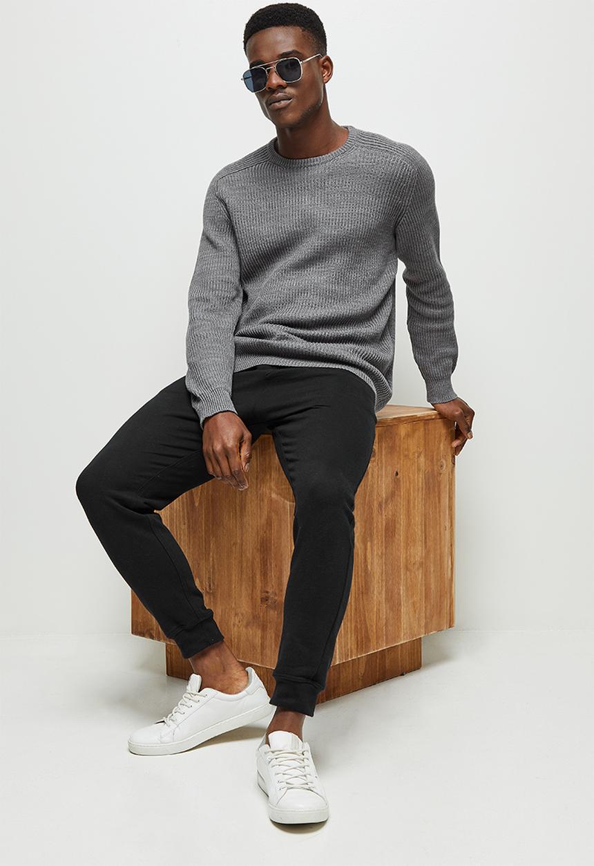 Lark & Crosse - Regular fit ribbed fisherman crew neck knit - charcoal