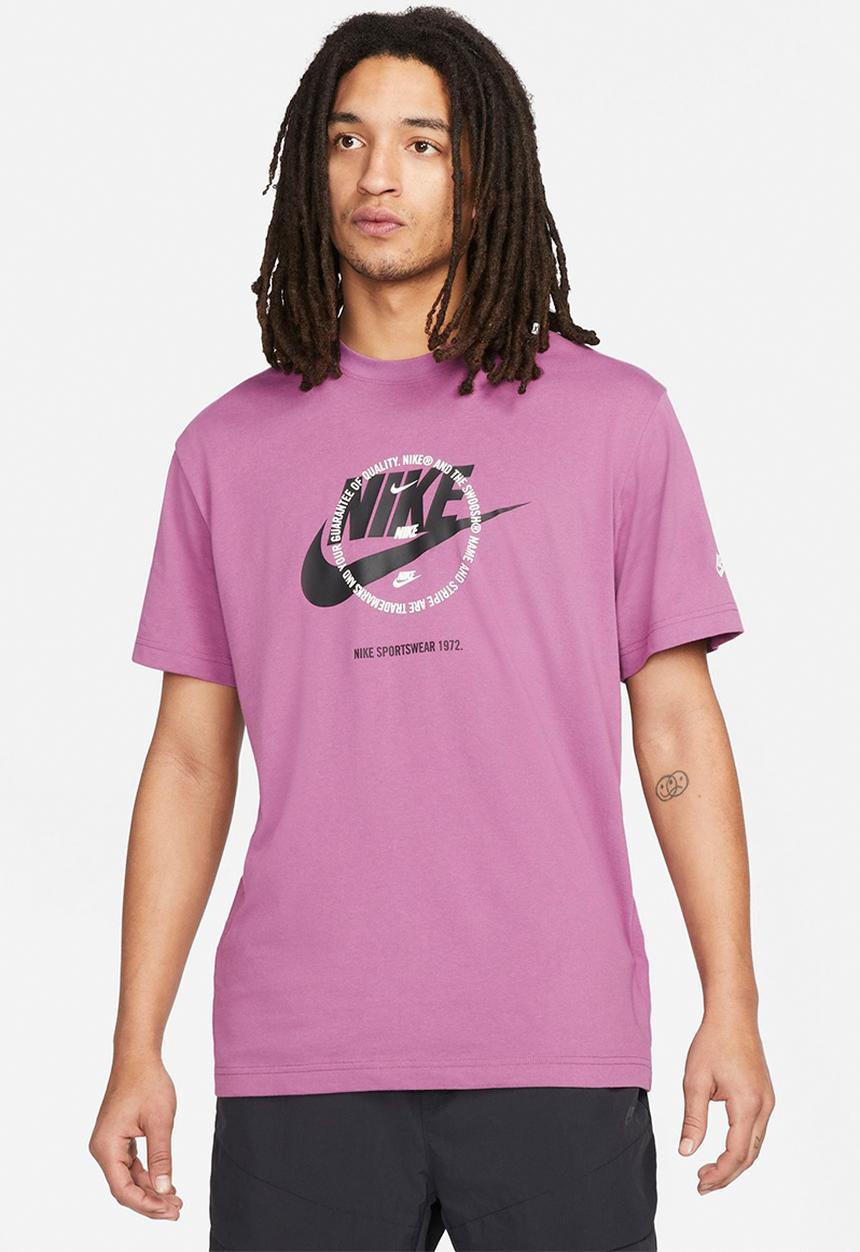Nike - NSW Graphic T-Shirt- Purple