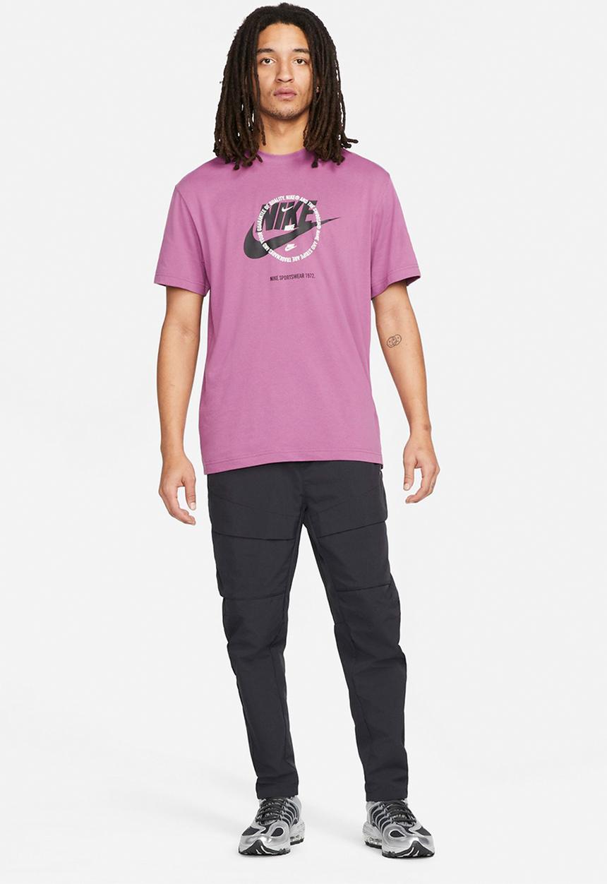 Nike - NSW Graphic T-Shirt- Purple