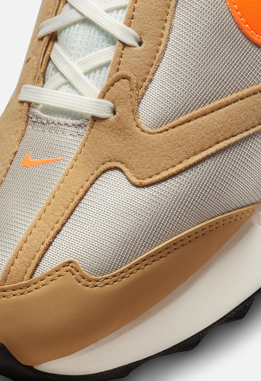 Nike - Air max dawn next nature - elemental gold/total orange-lt iron ore