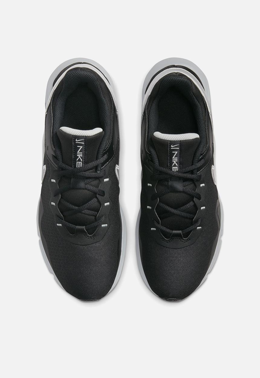 Nike - Legend essential 2 - black/mtlc cool grey-metallic silver