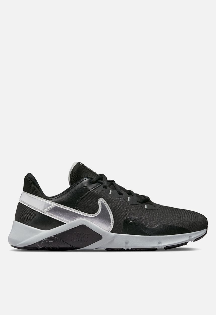Nike - Legend essential 2 - black/mtlc cool grey-metallic silver