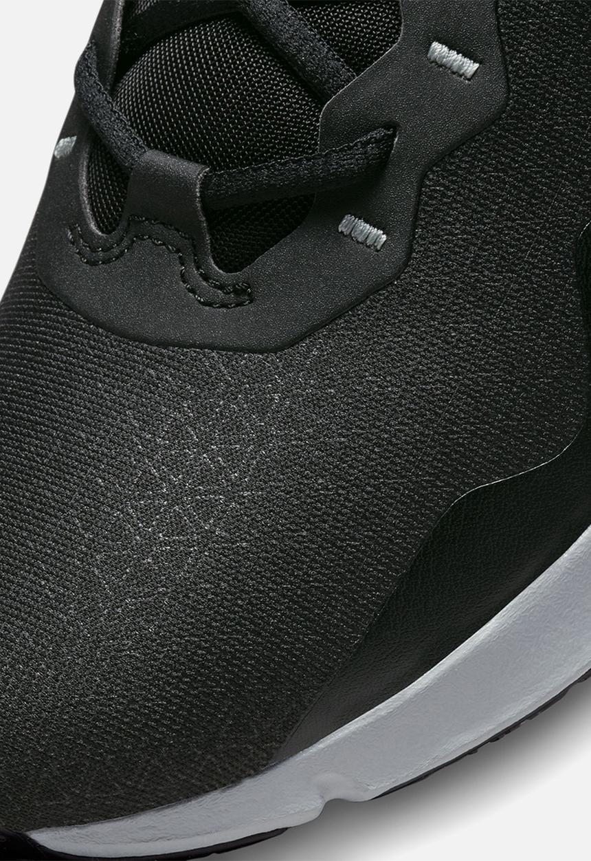 Nike - Legend essential 2 - black/mtlc cool grey-metallic silver