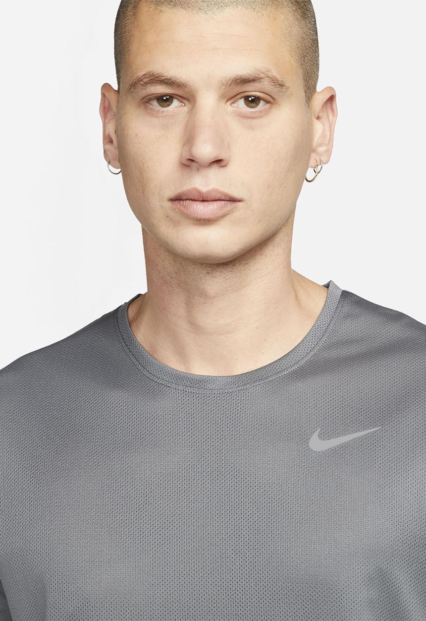 Nike - Dri-Fit Run Top SS Tee - Iron Grey