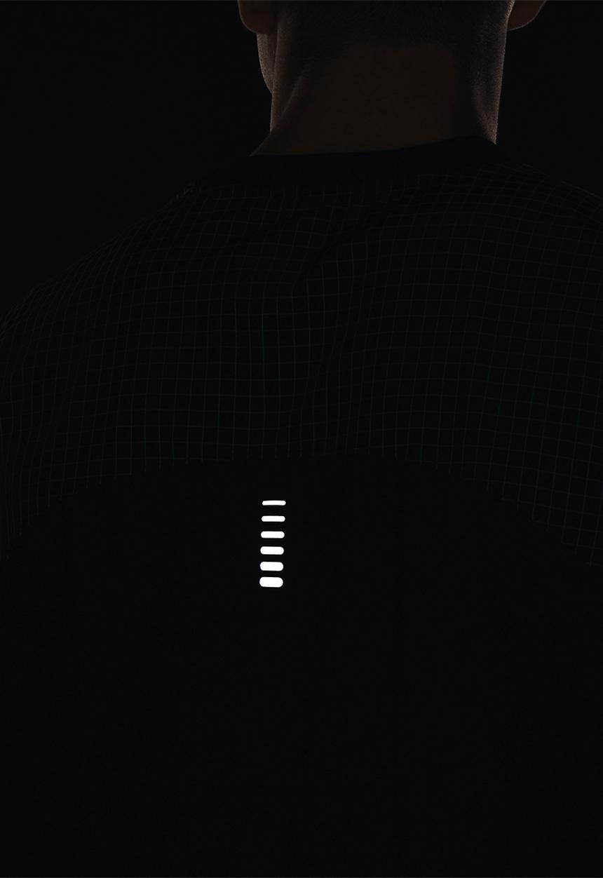 Under Armour - UA Run Anywhere Long Sleeve - Black & Electro Pink