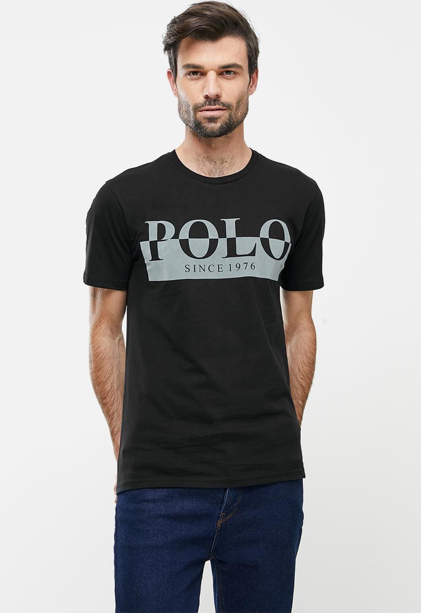 POLO - Flocked Bold Logo SS Tee - Black