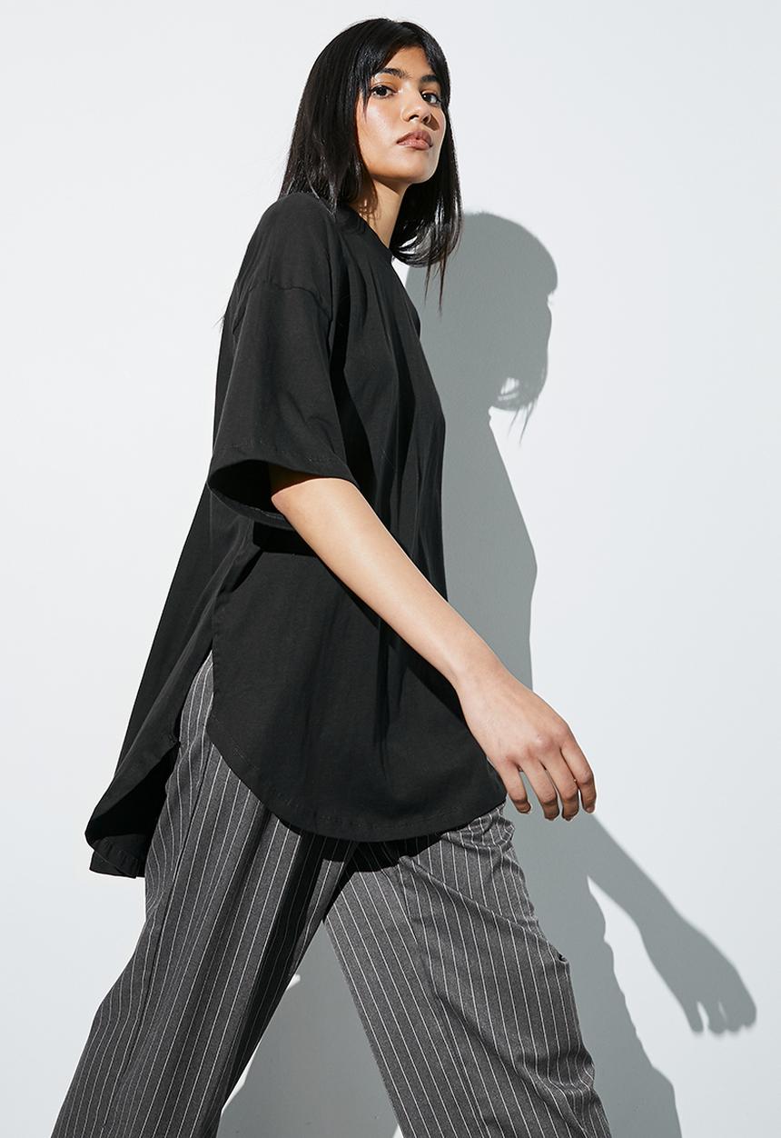 Superbalist - Curved hem longline tee - black