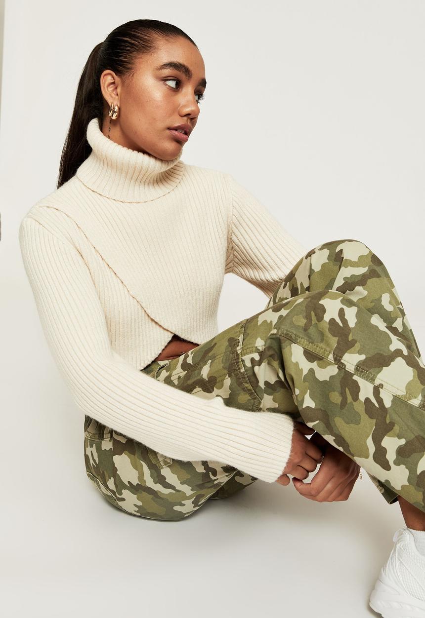 Supré  - Winona roll neck cross over knit - vanilla