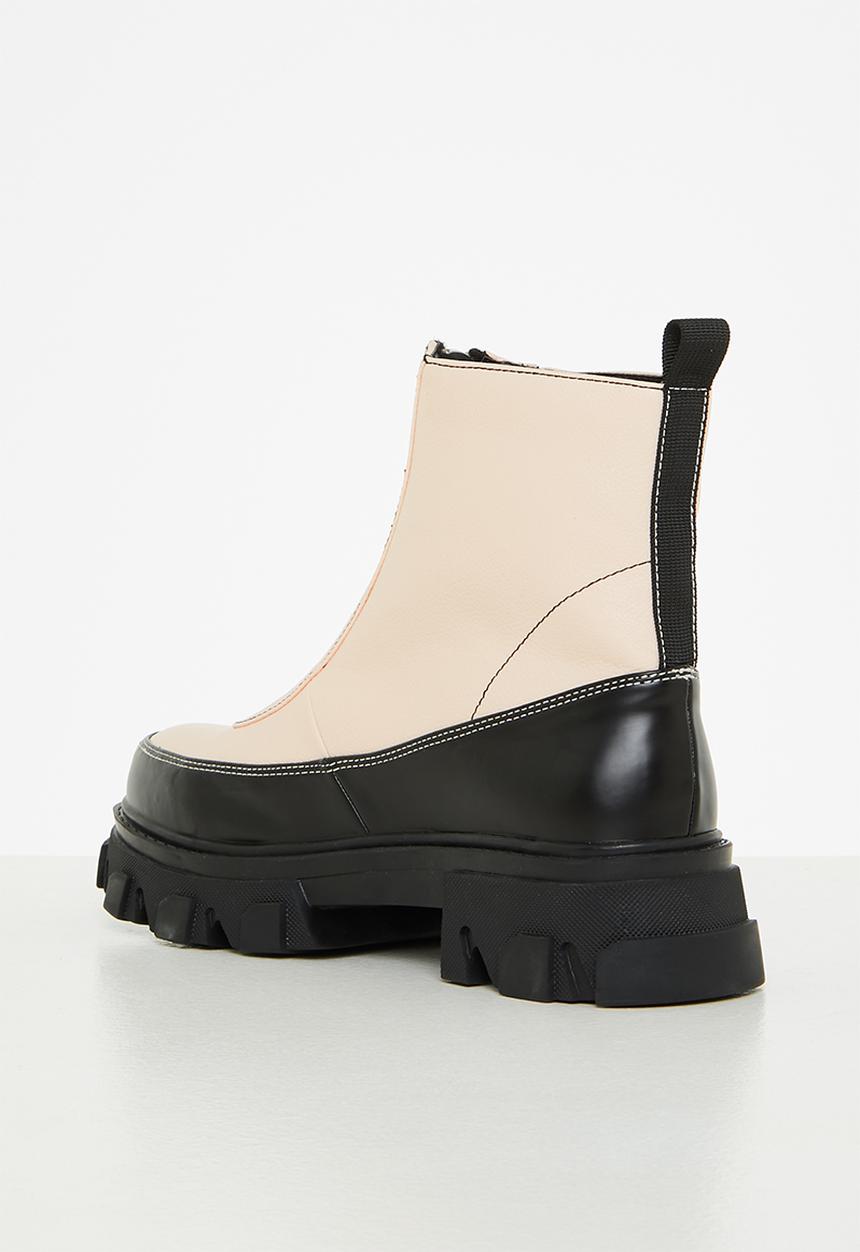 Public Desire - Direction ankle boot - bone