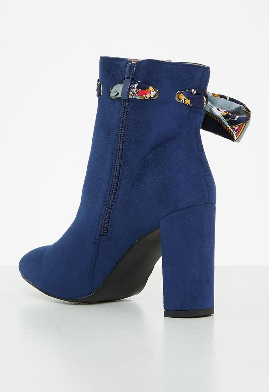 Seduction - Set back heeled ankle boot - navy