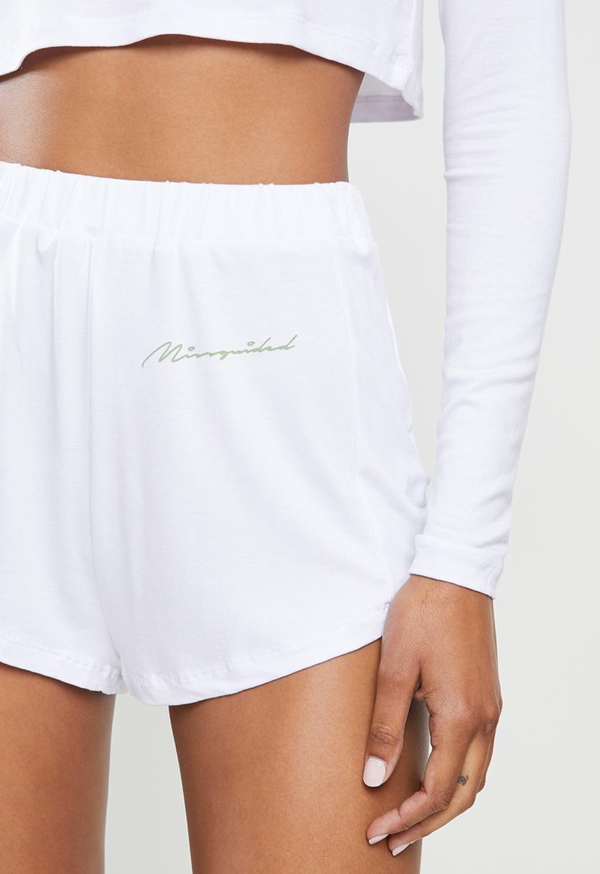 Missguided - Script long sleeve top and shorts pyjama set - white