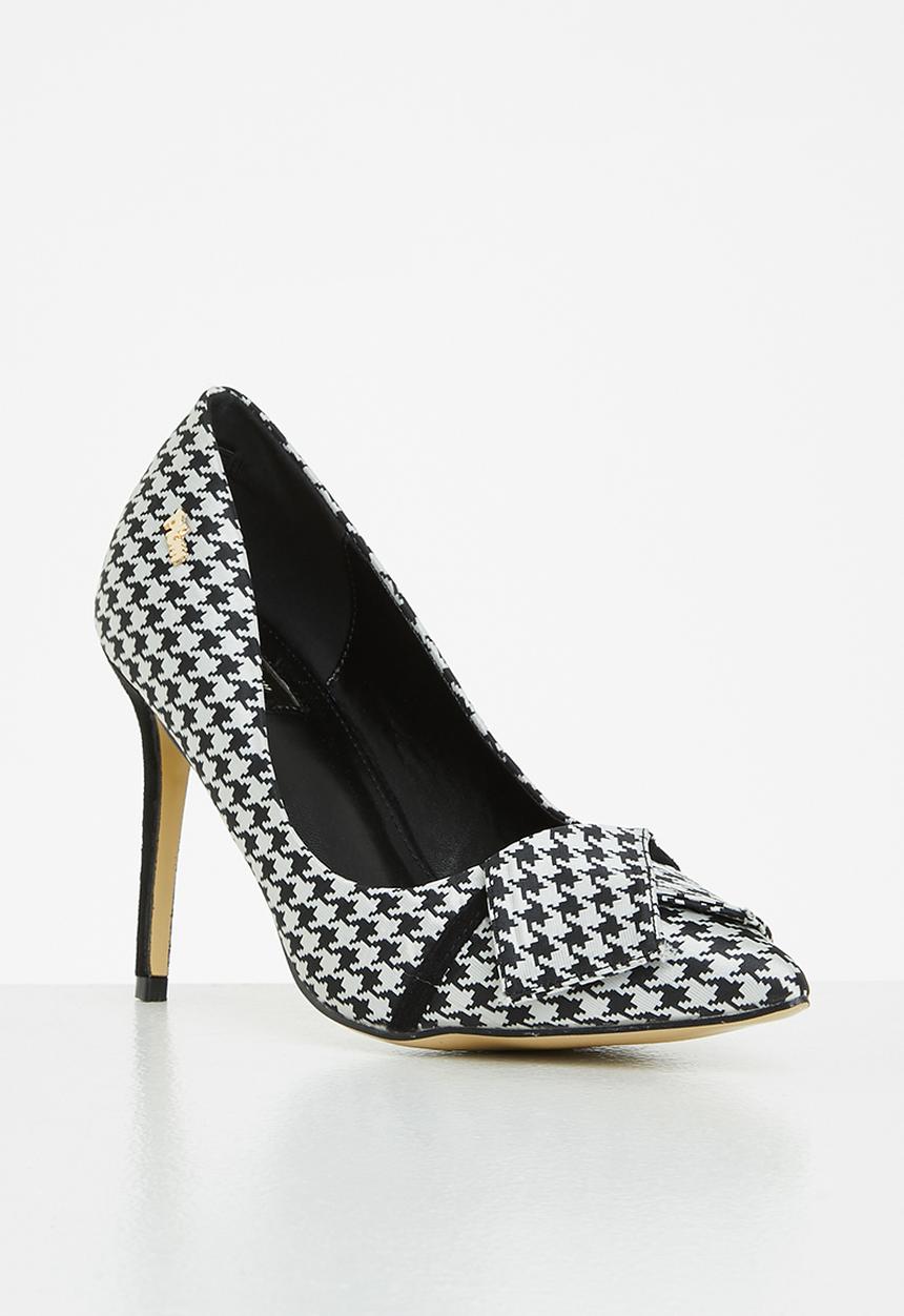 Plum - Tanna tweed court heel - black