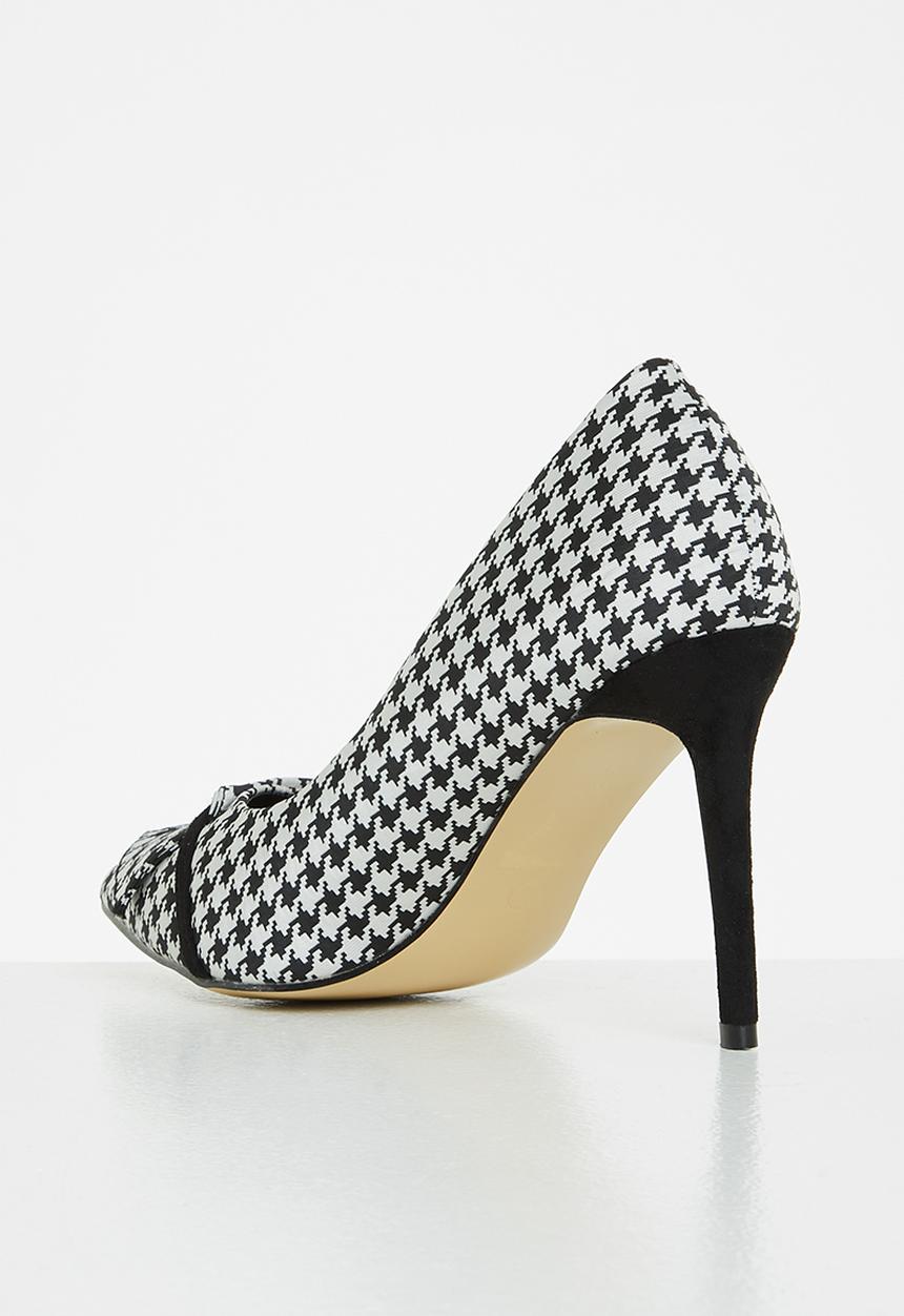 Plum - Tanna tweed court heel - black