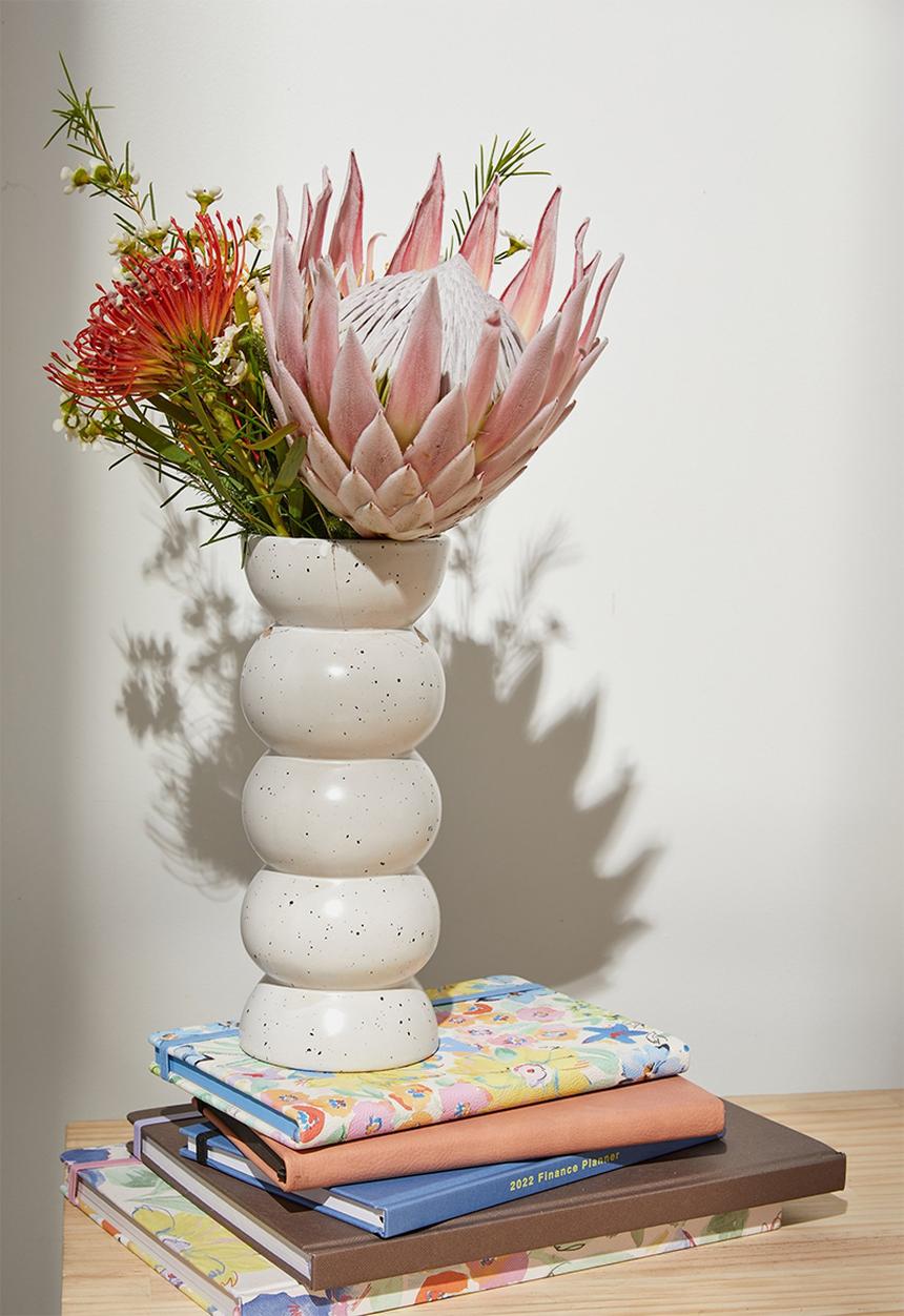 Typo - Shape shifter vase - bubble true white