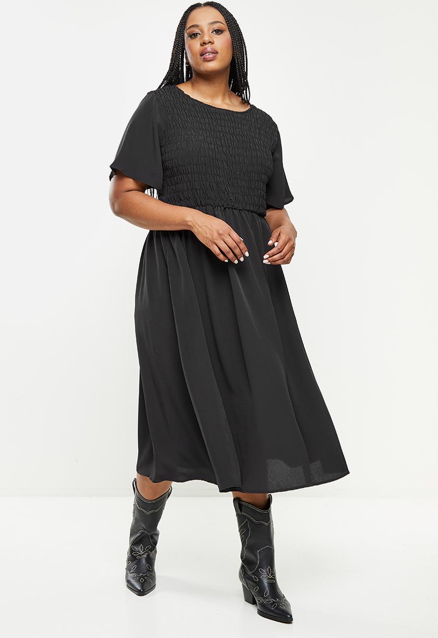Glamorous - Plus short sleeve smocked midi dress - black